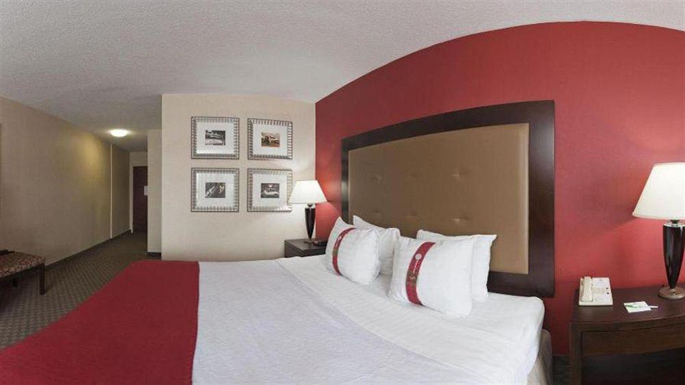 Holiday Inn & Suites Raleigh Cary By Ihg Exterior photo