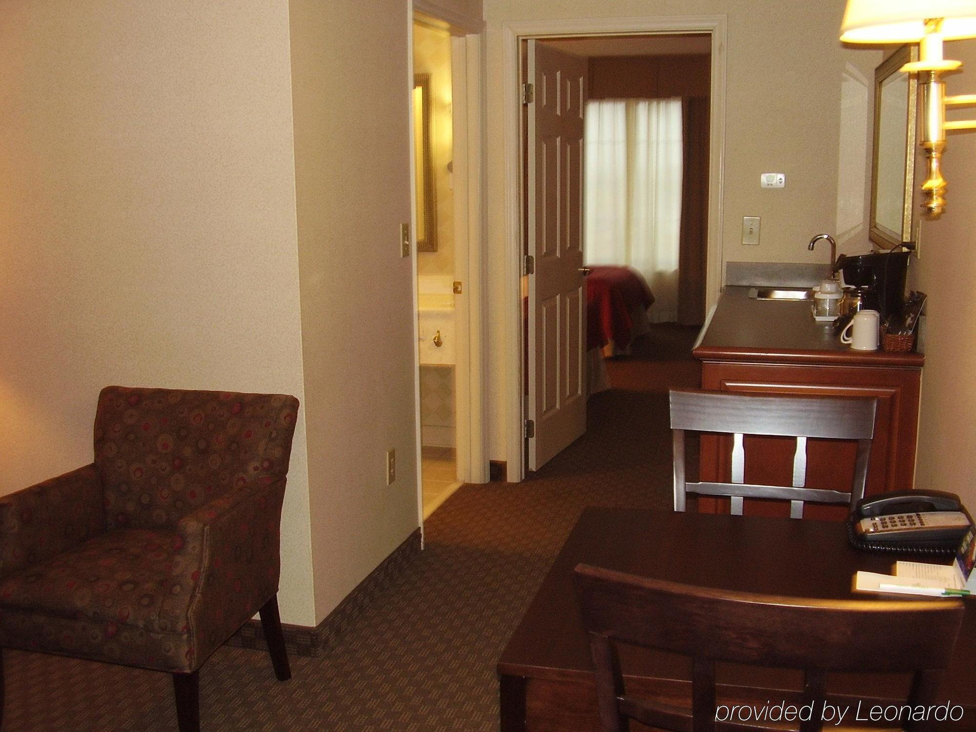 Holiday Inn & Suites Raleigh Cary By Ihg Room photo