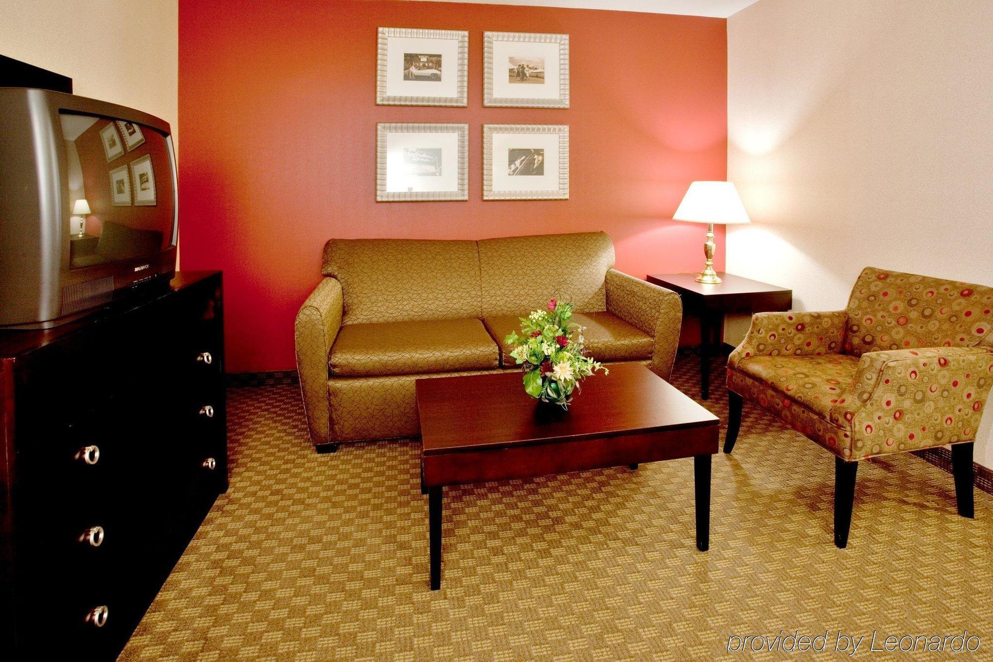 Holiday Inn & Suites Raleigh Cary By Ihg Room photo